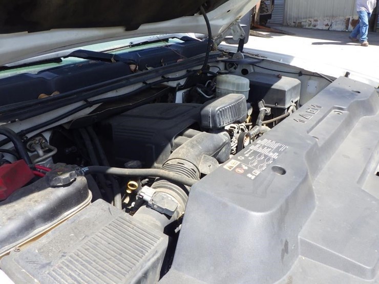 2013-chevrolet-2500hd-image-9