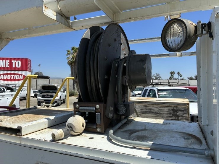 2012-ford-f550-image-11