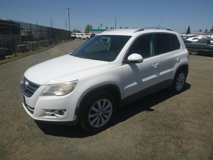 2011-volkswagen-tiguan-image-1