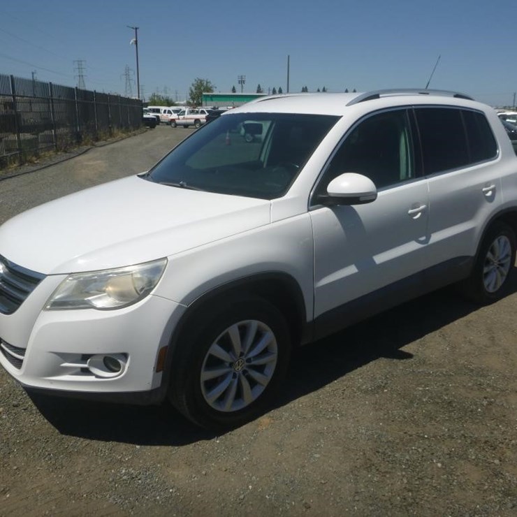 2011 VOLKSWAGEN TIGUAN