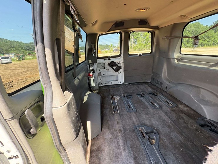 2009-chevrolet-express-3500-image-23