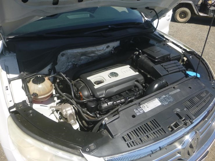 2011-volkswagen-tiguan-image-12