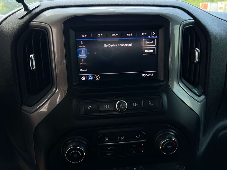2021-chevrolet-silverado-2500-image-35
