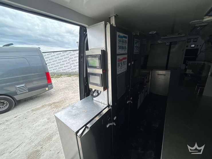 2021-mercedes-benz-sprinter-4500-image-17