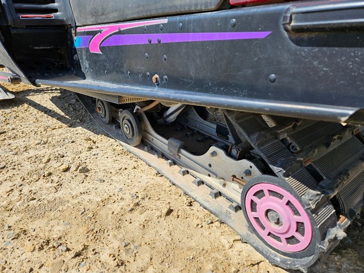 #5106-•-polaris-600-xcr`-snow-mobile-image-12