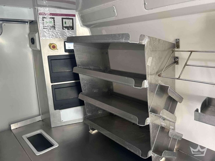 2021-mercedes-benz-sprinter-4500-image-21
