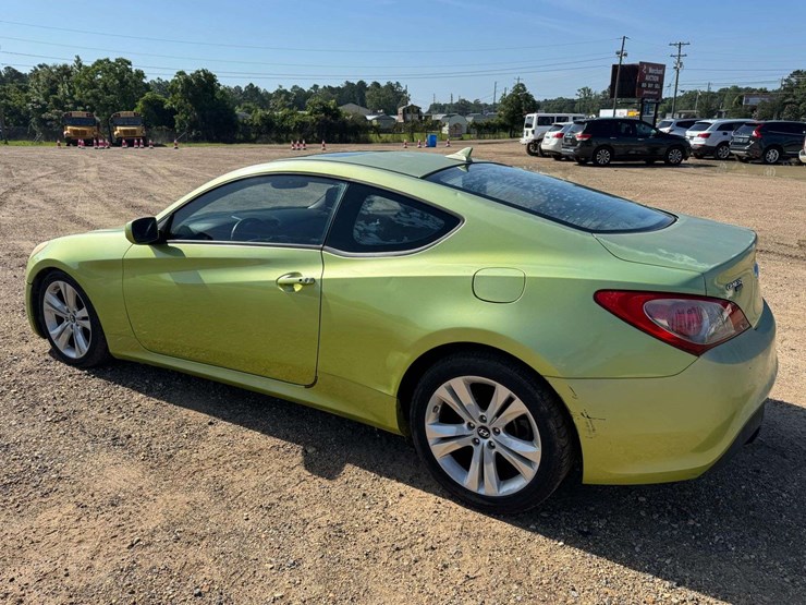2010-hyundai-genesis-2.0l-turbo-coupe---131,967-miles-image-4