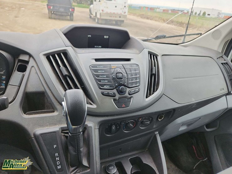 2017-ford-transit-image-31