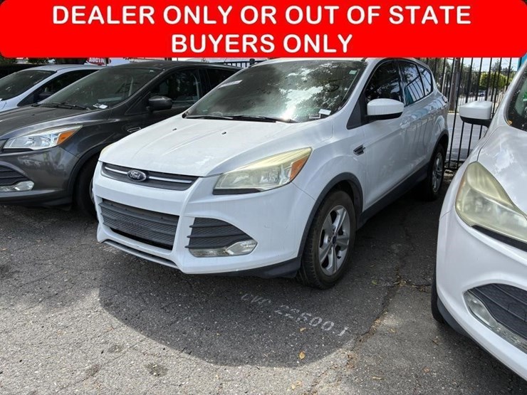 2015-ford-escape-se-image-1