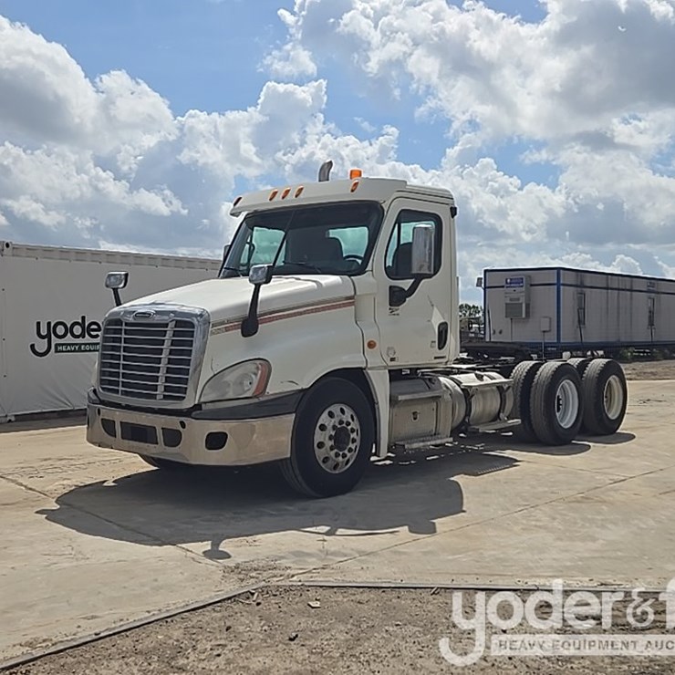 2011 FREIGHTLINER CASCADIA 125