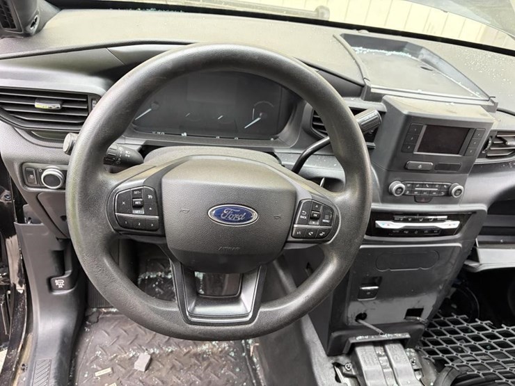 2021-ford-explorer-police-interceptor-image-19
