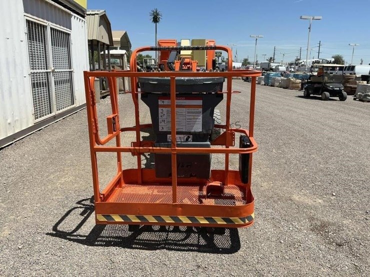 jlg-e300ajp-image-3