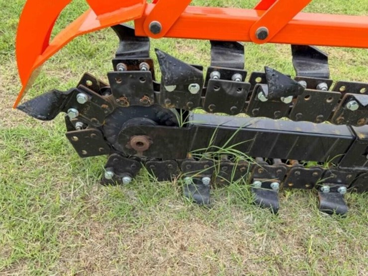 d39-skid-steer-trencher-image-4