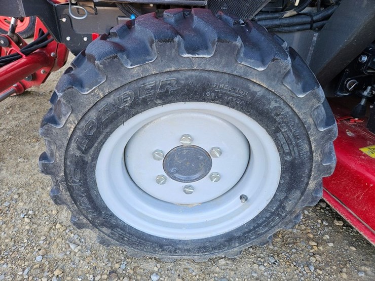 massey-ferguson-1735m-image-12