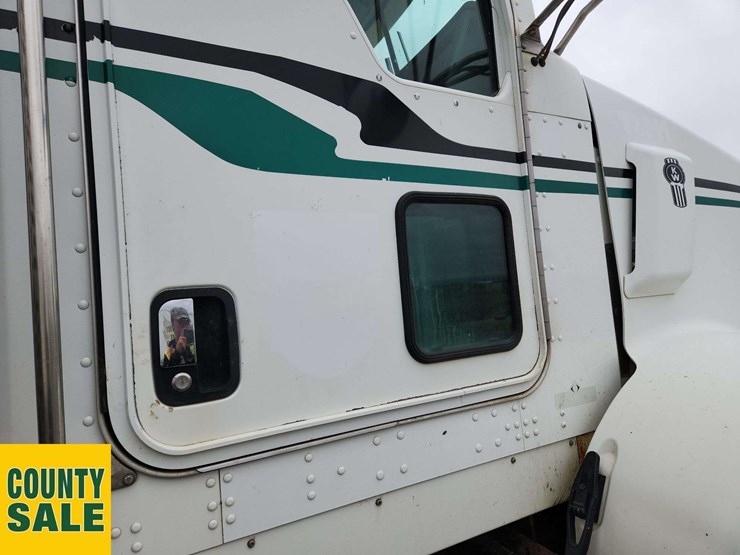2011-kenworth-t800-image-38