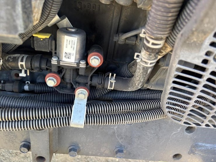 2018-kubota-m5-111d-image-44