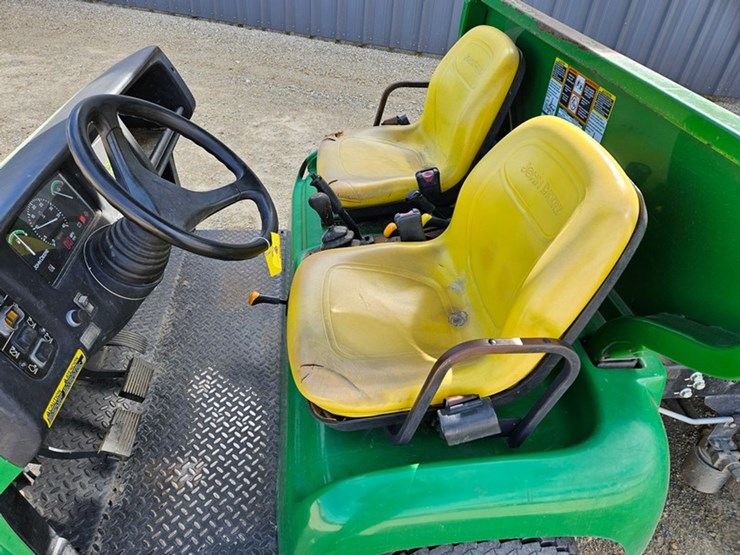 2020-john-deere-gator-image-16