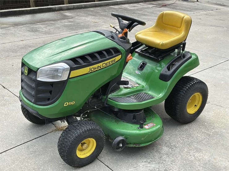 2016-john-deere-d110-image-1