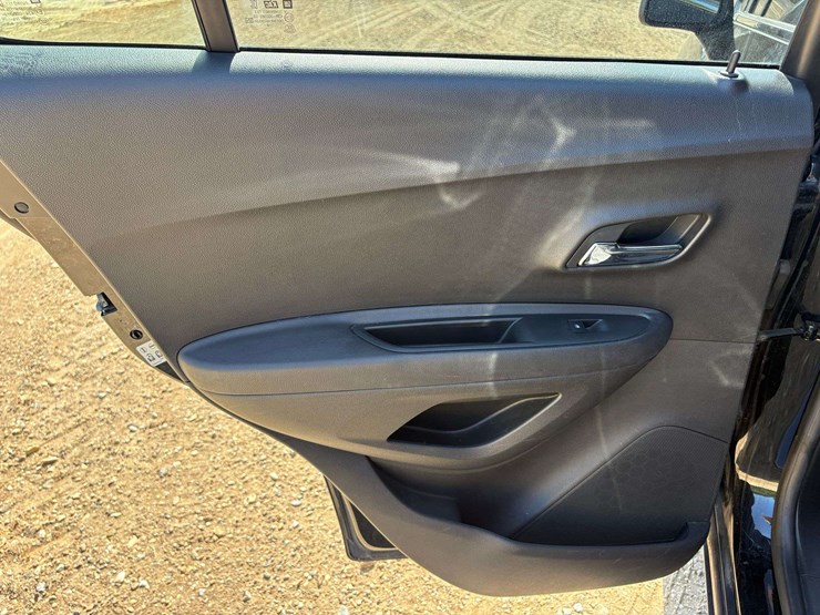 2019-chevrolet-trax-4-door-suv-(131,255-miles)-image-16