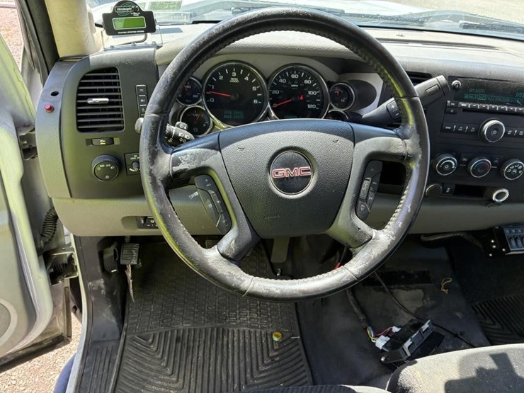 2012-gmc-2500hd-image-13