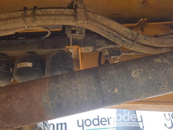 2022-volvo-a25g-image-32