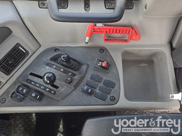 2023-volvo-a25g-image-53