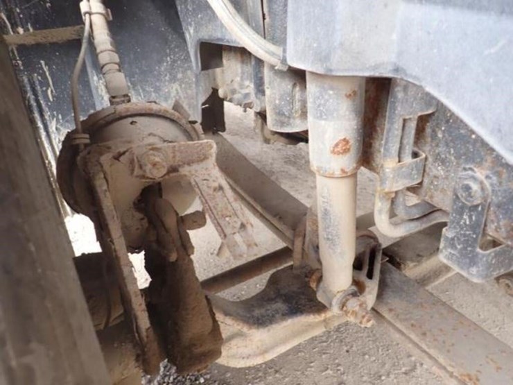 2005-volvo-vn-image-52