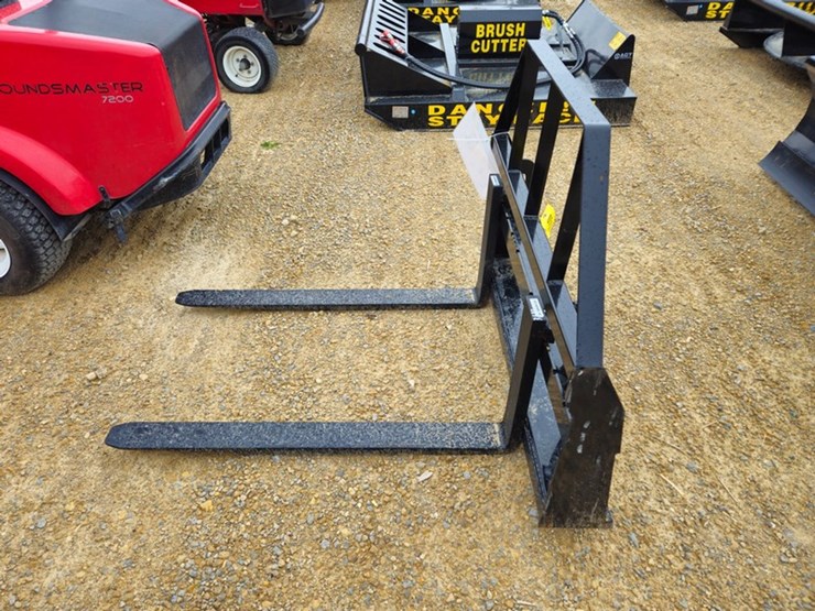 #5133-•-2026-mower-king-sa-48"-pallet-fork-image-2