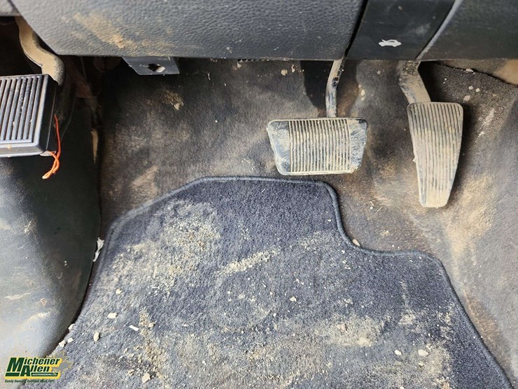 2011-dodge-3500-image-22