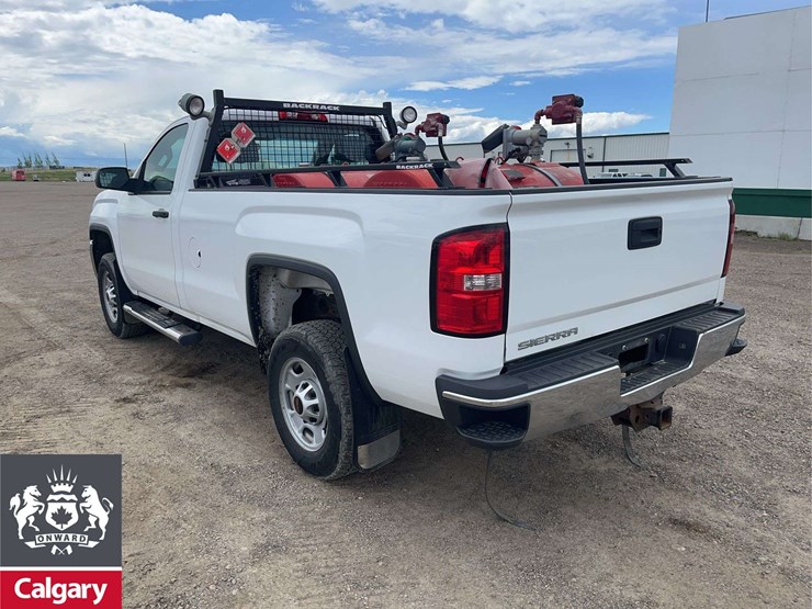 2015-gmc-sierra-2500hd-image-3