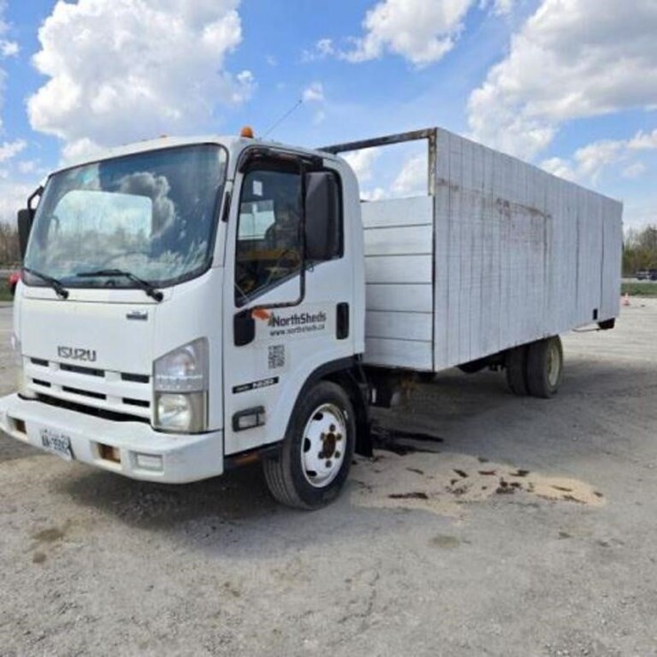 INOPERABLE 2010 Isuzu Flatbed Truck JALE5W169A7301