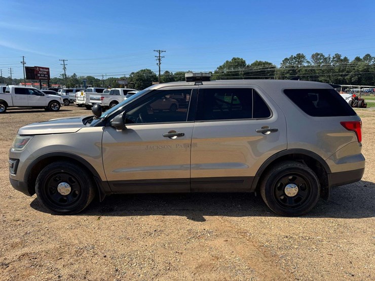 2016-ford-explorer-image-8