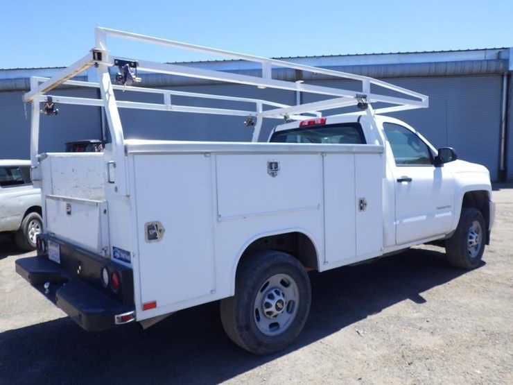 2016-chevrolet-2500-image-3