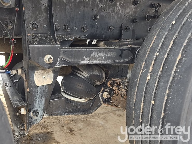 2019-freightliner-108sd-image-28