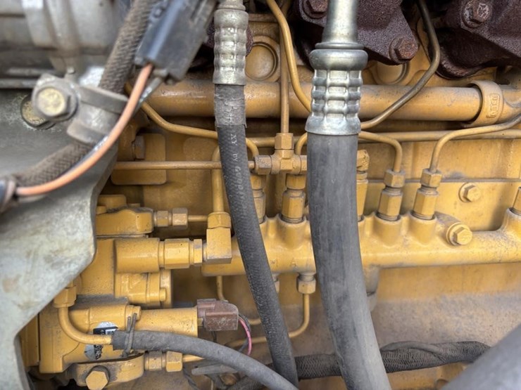 2005-deere-624j-image-63