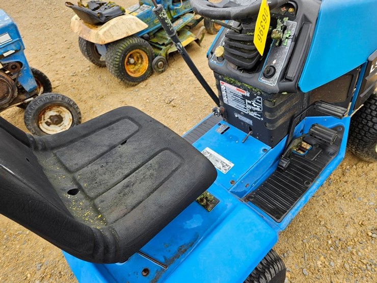 new-holland-45-image-12