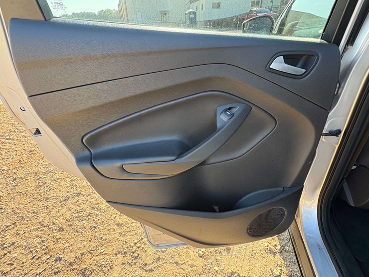 2017-ford-escape-se-image-16