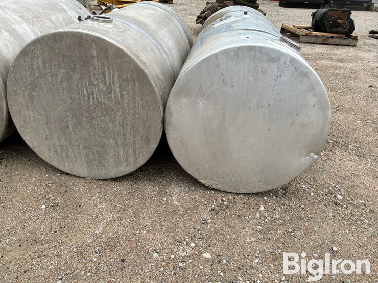 truck-tractor-fuel-tanks-image-15