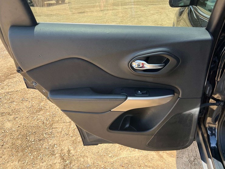 2018-jeep-cherokee-image-14