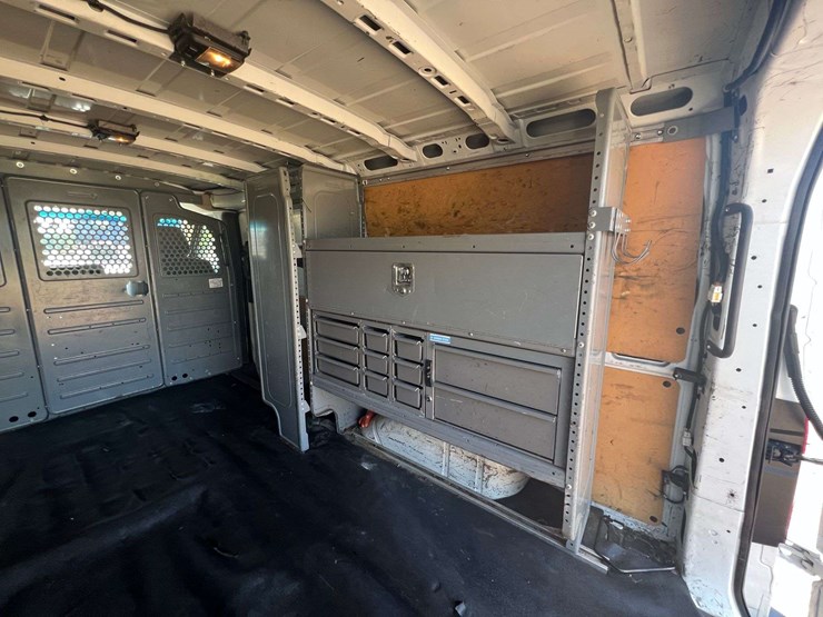 2018-utility-van-image-17