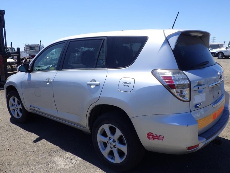 2014-toyota-rav4-image-4