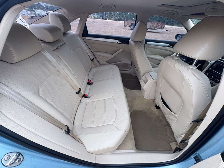 2012-volkswagen-passat-se-diesel-4-door-sedan-(172,508-miles)-image-21