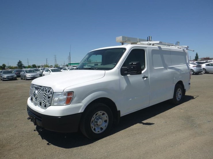 2016-nissan-nv2500-image-1