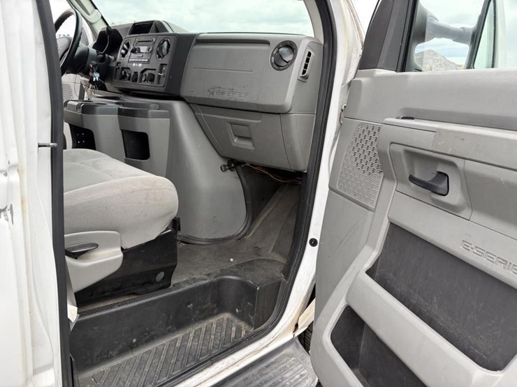 2013-ford-e350-sd-image-9