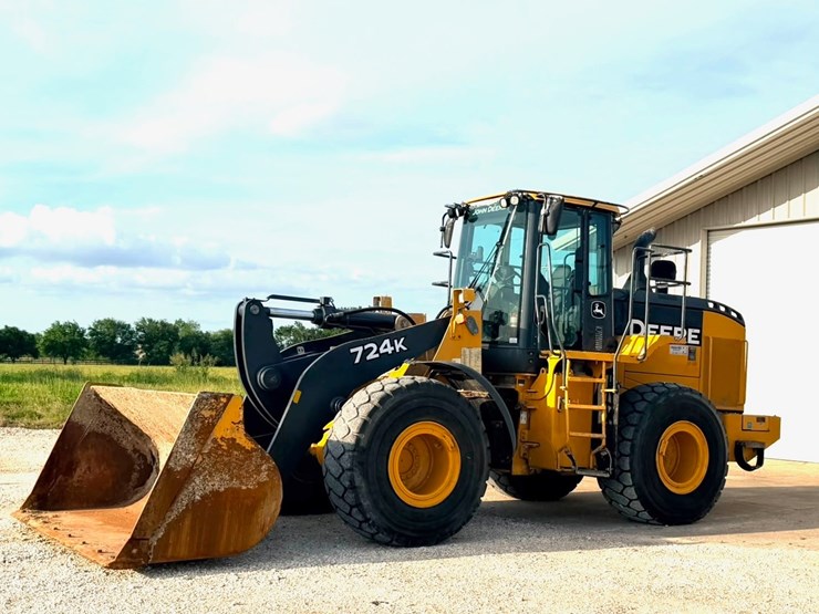 2019-deere-724k-image-12