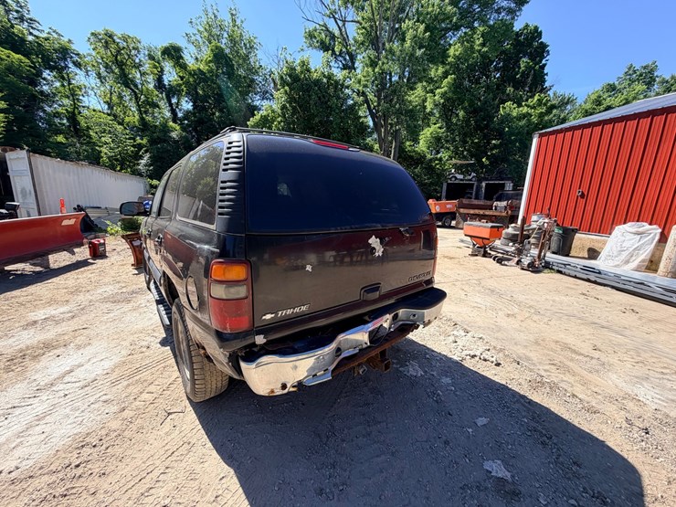 2002-chevrolet-tahoe-image-4