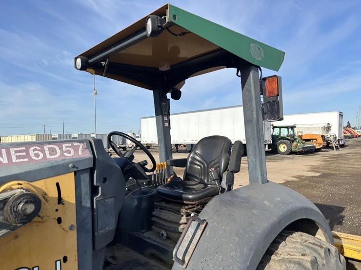 2010-deere-210lj-image-31