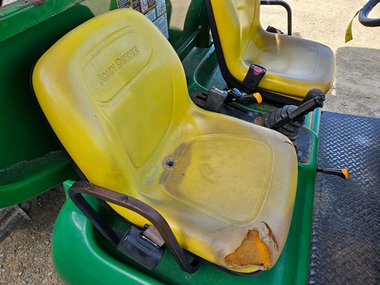 2020-john-deere-gator-image-13