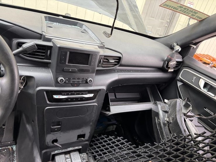 2021-ford-explorer-police-interceptor-image-20