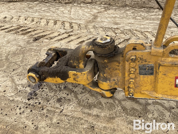 2020-deere-2412e-image-10